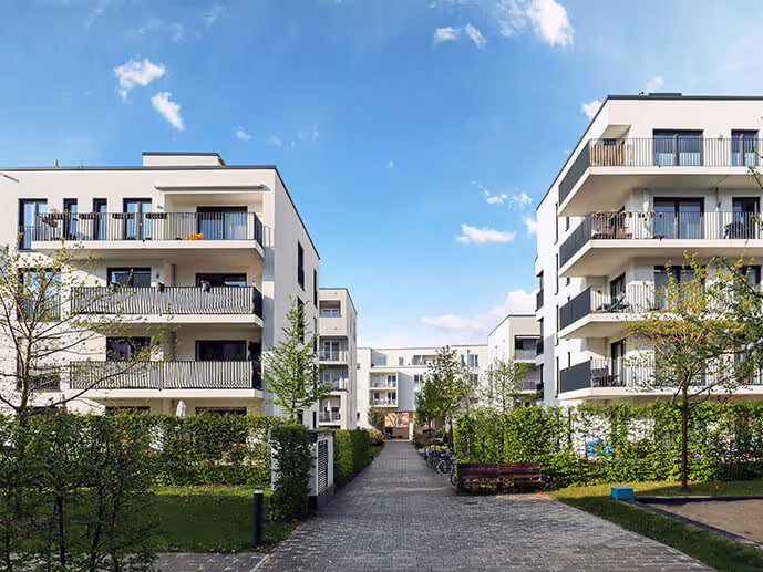 Moderne Wohnanlage mit Mehrfamilienhäusern
